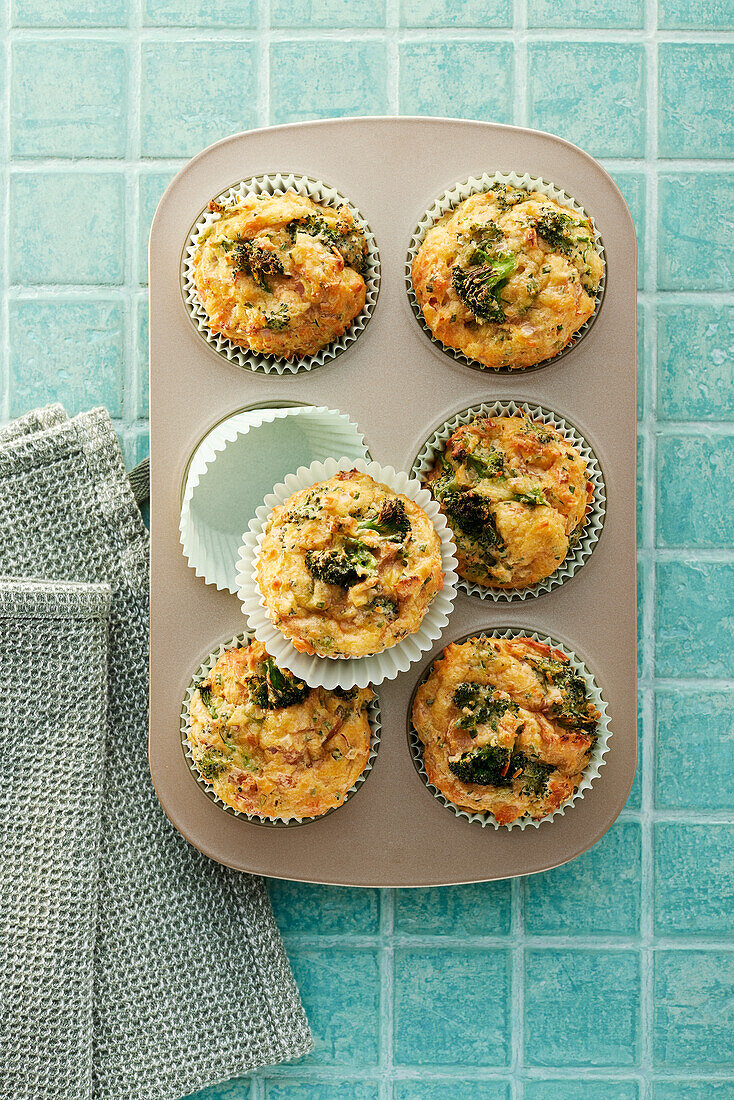 Herzhafte Schinken-Muffins mit Broccoli