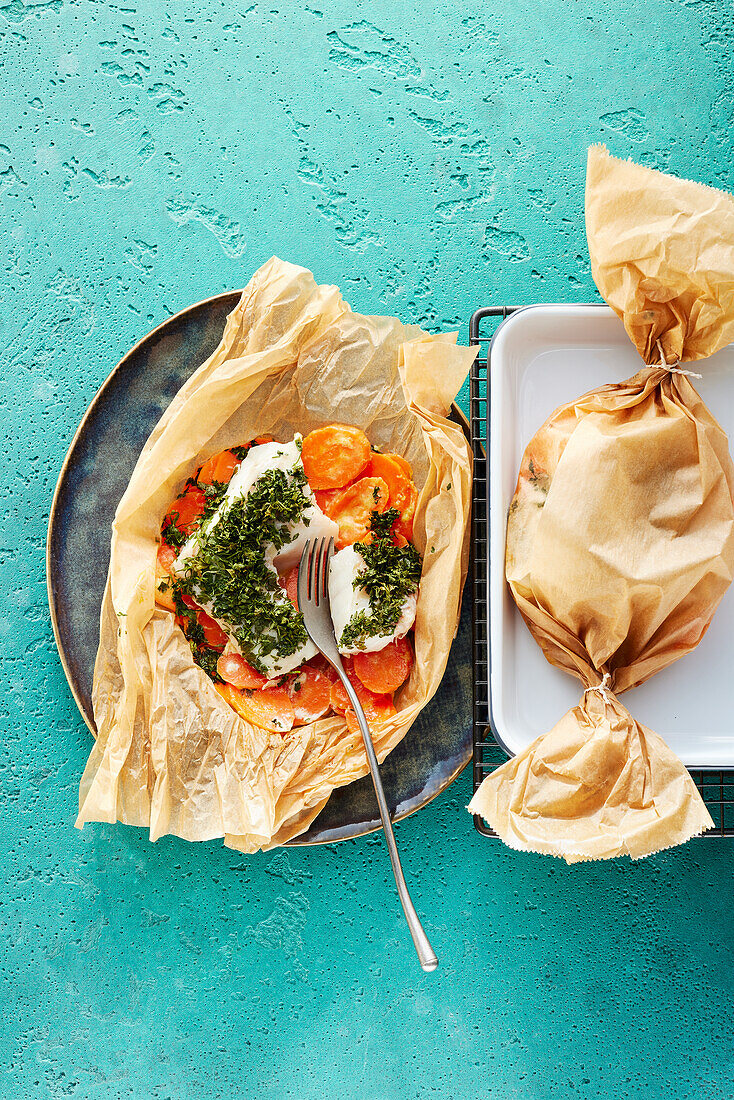 Redfish with ginger carrots in a parcel