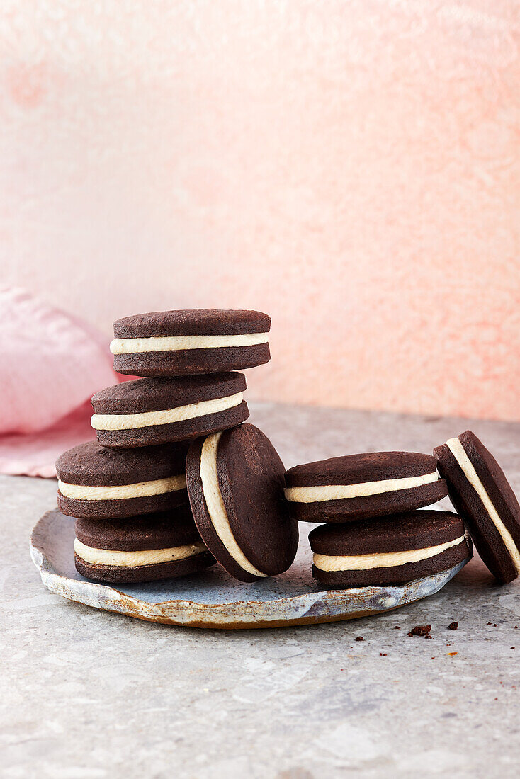 Sugar-free sandiwch biscuits with vanilla cream