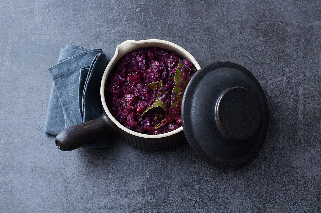 Red cabbage with redcurrants