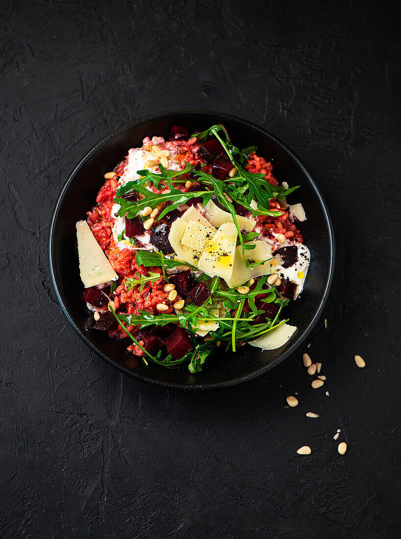 Rote-Bete-Risotto mit Rucola und Parmesan