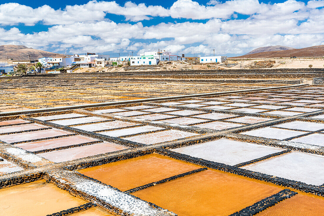 Salinen und traditionelles Dorf, Salinas del Carmen, Fuerteventura, Kanarische Inseln, Spanien, Atlantik, Europa