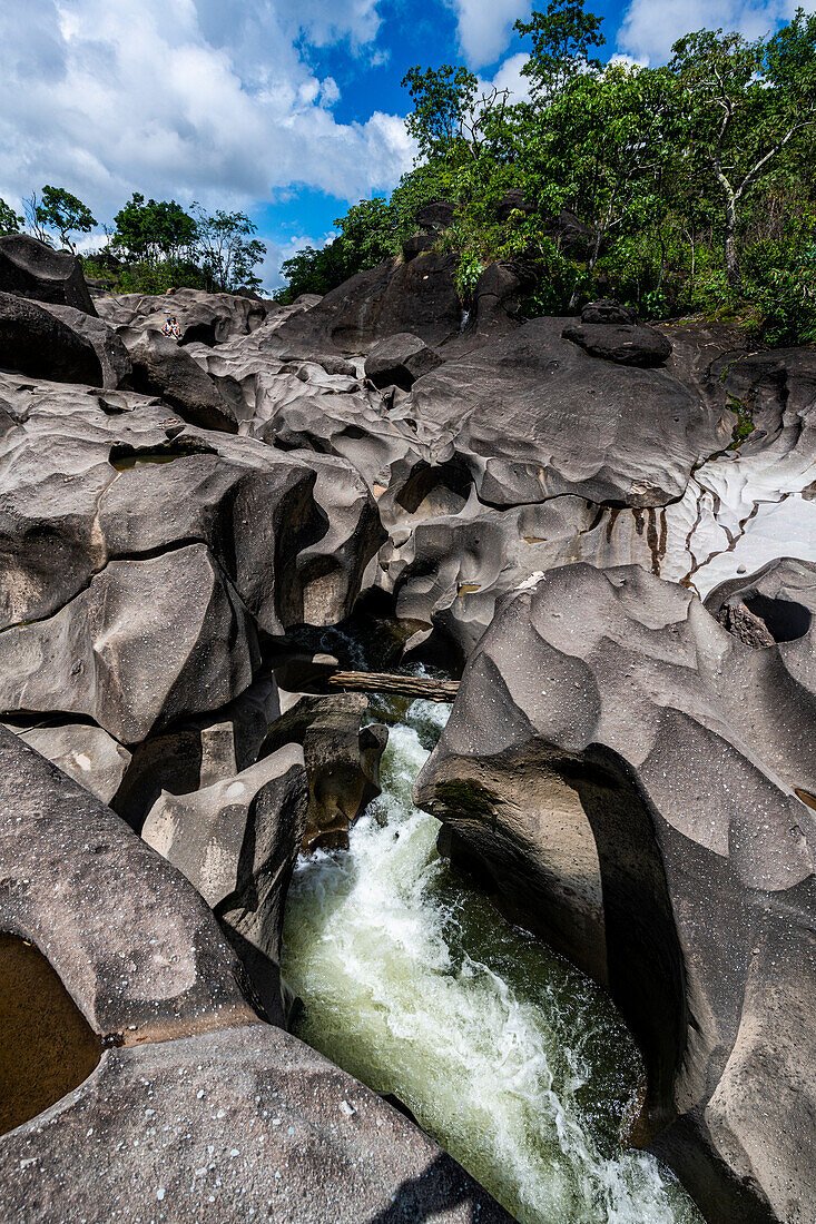 Steinaufschlüsse, die Felsformationen bilden, Vale da Lua, Nationalpark Chapada dos Veadeiros, UNESCO-Welterbe, Goias, Brasilien, Südamerika