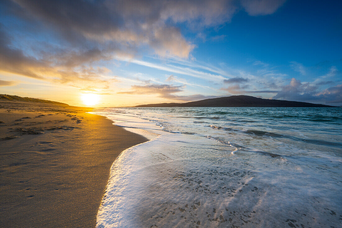 Sonnenuntergang am Strand von Luskentyre, Isle of Harris, Äußere Hebriden, Schottland, Vereinigtes Königreich, Europa