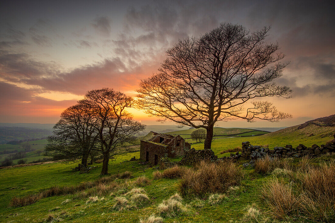 Derelict barn at sunset, Roach End, The Roaches, Peak District, Staffordshire, England, United Kingdom, Europe