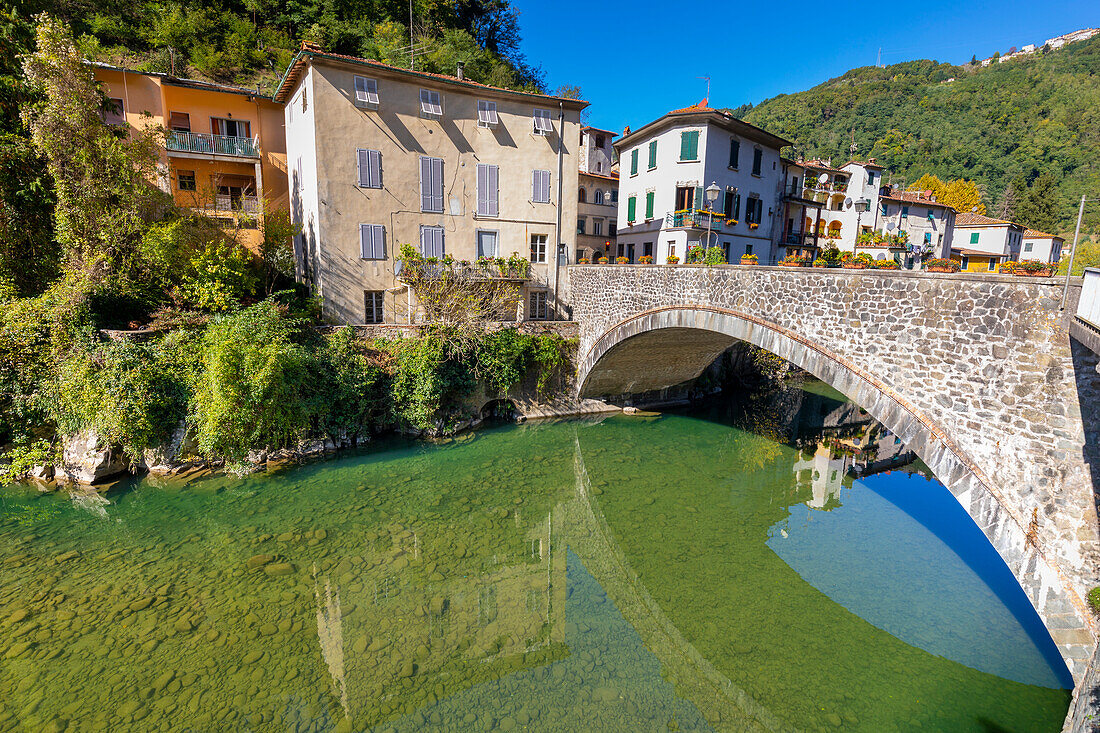 Ponte a Serraglio, Brücke, Fluss Lima, Bagni di Lucca, Toskana, Italien, Europa