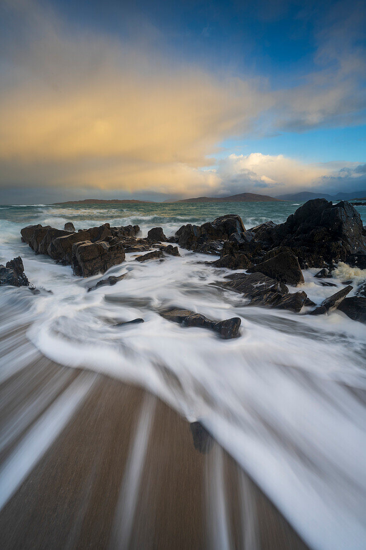 Küstenszene bei Traigh Bheag, Isle of Harris, Äußere Hebriden, Schottland, Vereinigtes Königreich, Europa