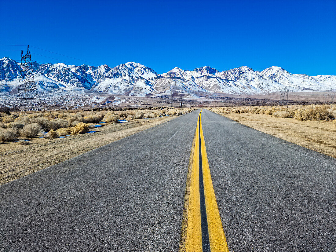 Road leading to Mammoth Mountain, California, United States of America, North America
