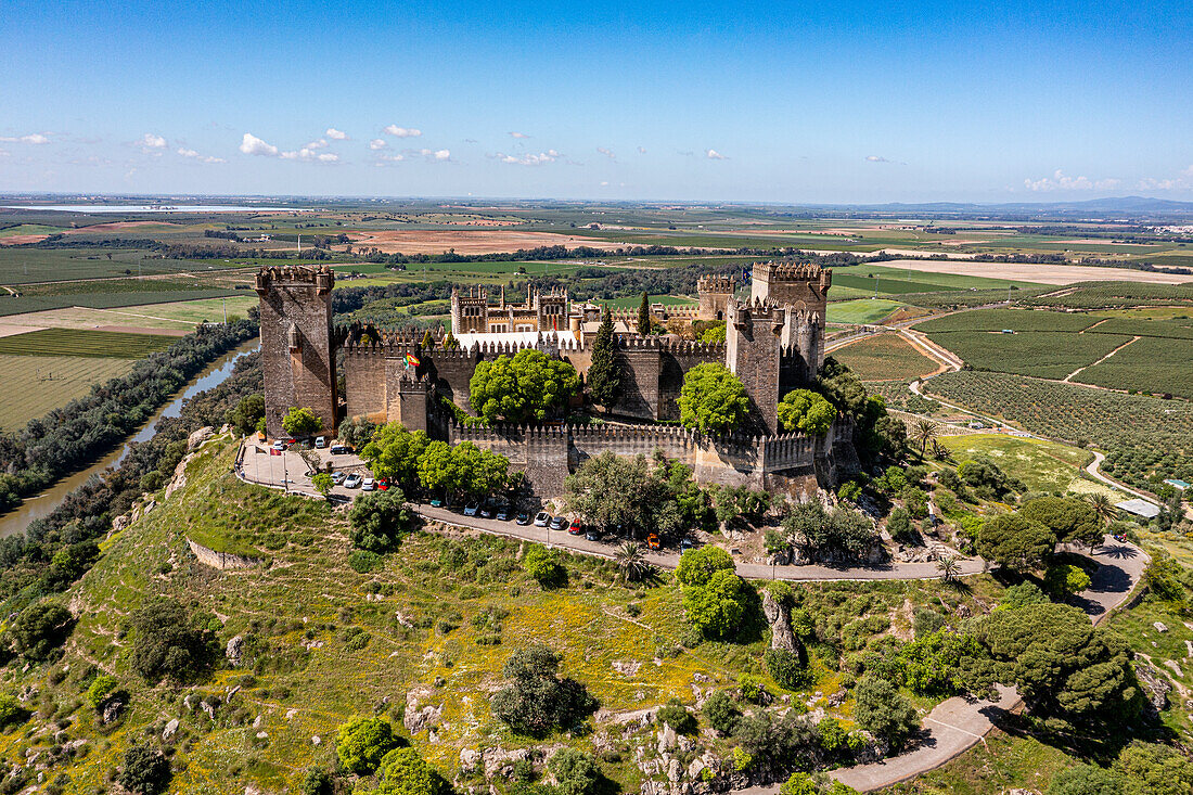 Luftaufnahme der Burg von Almodovar del Rio, Andalusien, Spanien, Europa