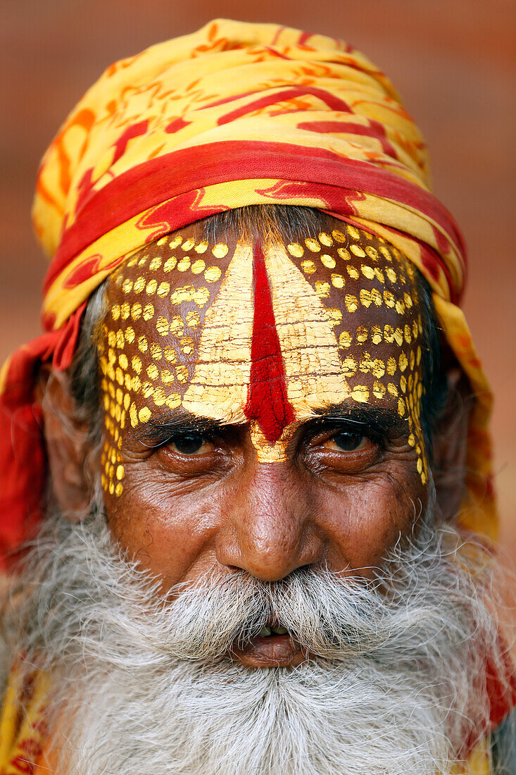 Sadhu (holy man) at Hindu pilgrimage site, Pashupatinath, Kathmandu, Nepal, Asia