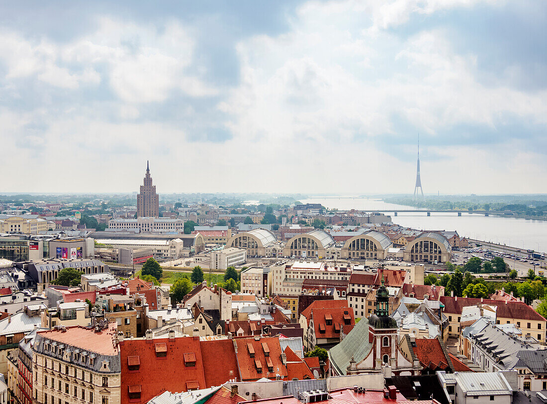 Blick auf die Akademie der Wissenschaften und den Zentralmarkt, Riga, Lettland, Europa