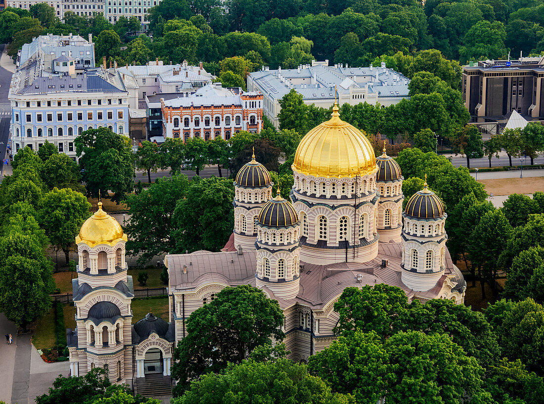 Orthodoxe Kathedrale der Geburt Christi, Blick von oben, Riga, Lettland, Europa