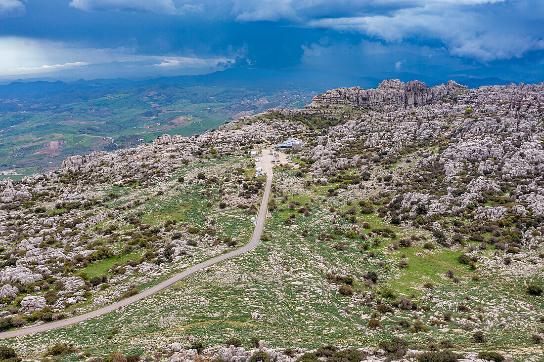 Luftaufnahme des Naturschutzgebietes El Torcal de Antequera, Antequera, Andalusien, Spanien, Europa