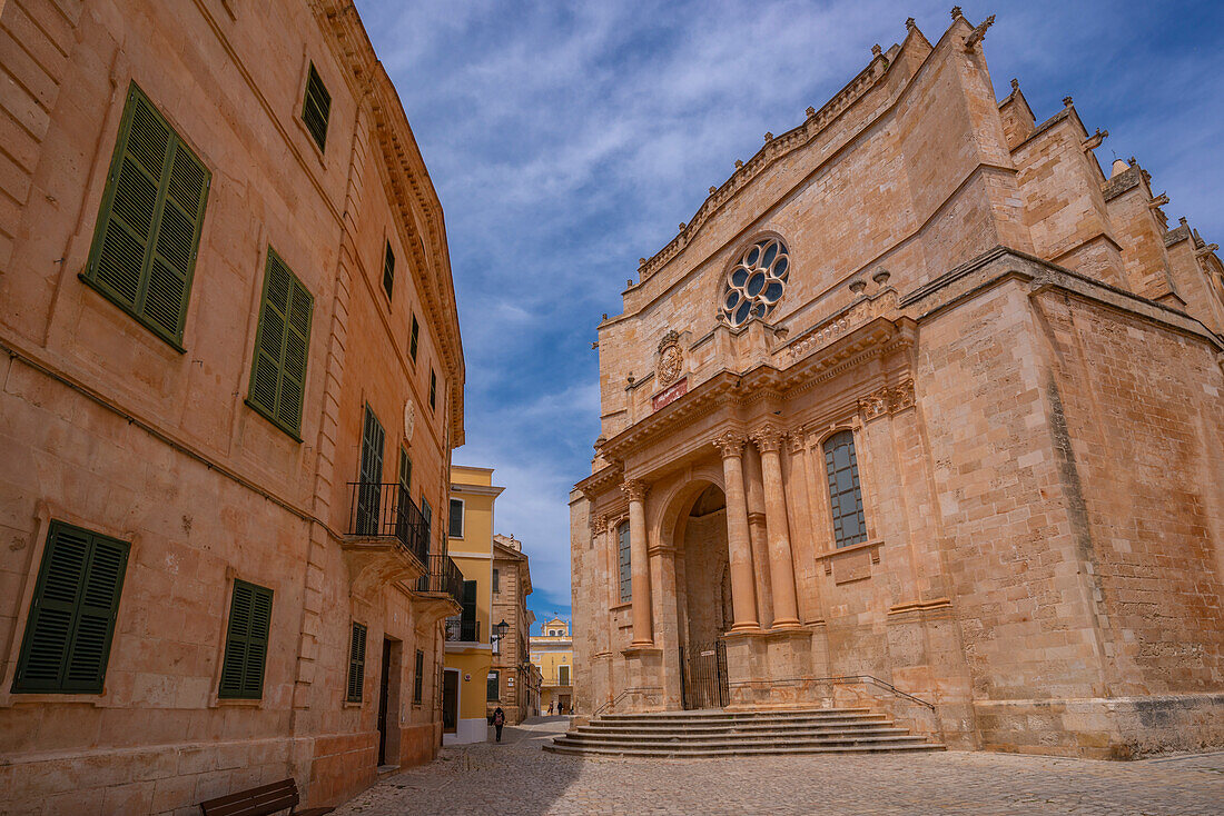 Blick auf die Catedral de Santa Maria de Menorca im historischen Zentrum, Ciutadella, Menorca, Balearen, Spanien, Mittelmeer, Europa
