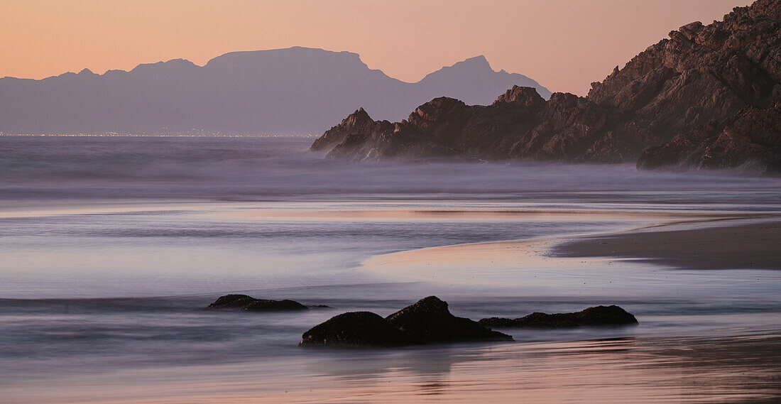 Abenddämmerung am Kogel Bay Beach, Westkap, Südafrika, Afrika