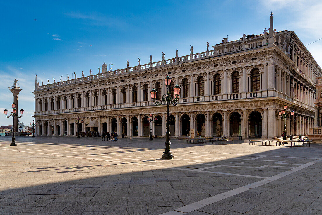 Perspective of the Marciana Library, Piazzetta San Marco, Venice, UNESCO World Heritage Site, Veneto, Italy, Europe