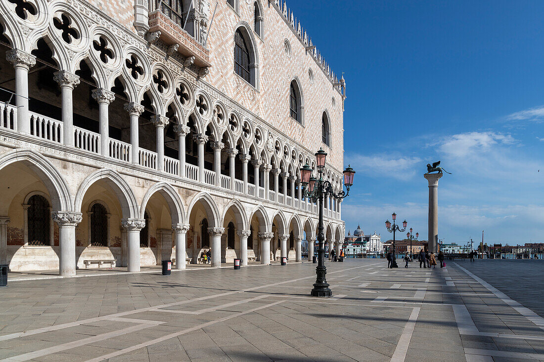 Perspective of the Doge's Palace, Piazzetta San Marco, Venice, UNESCO World Heritage Site, Veneto, Italy, Europe