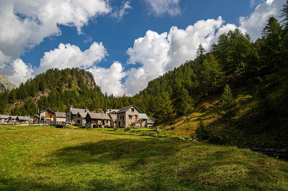 Das kleine Dorf Crampiolo, Alpe Devero, Domodossola, Piemont, Italien, Europa