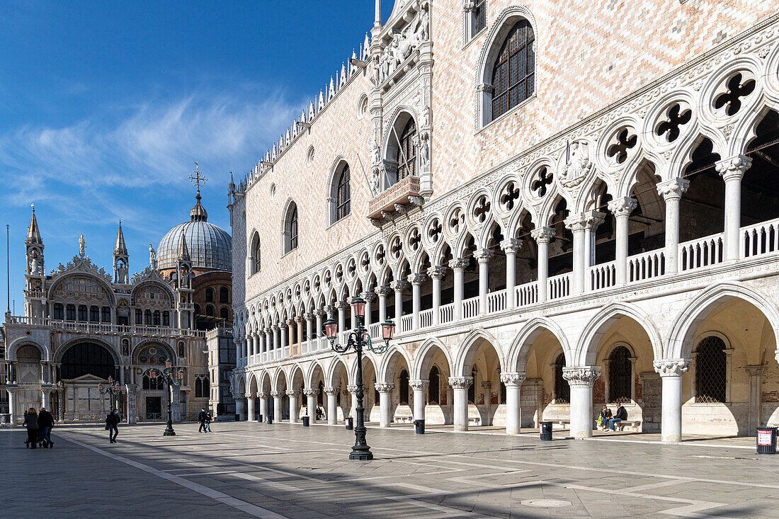 Perspektive des Dogenpalastes und der Basilika San Marco, Piazzetta San Marco, Venedig, UNESCO-Weltkulturerbe, Venetien, Italien, Europa
