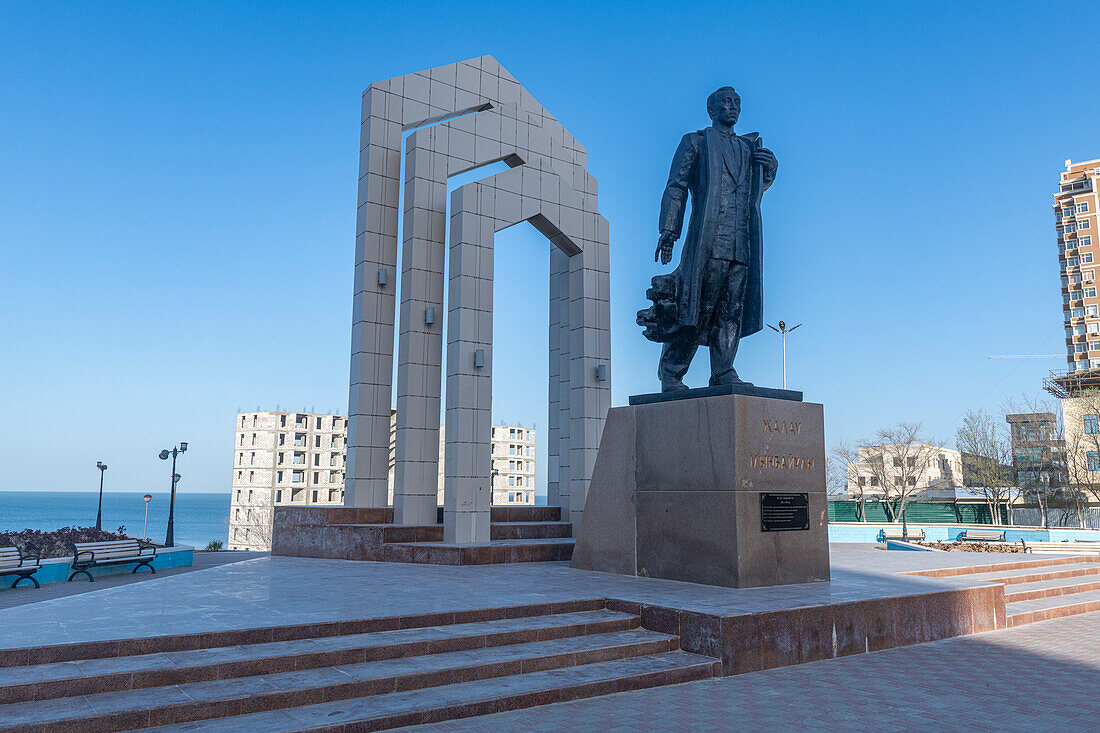 Denkmal für Zhalau Mynbayev, Aktau, Kaspisches Meer, Kasachstan, Zentralasien, Asien