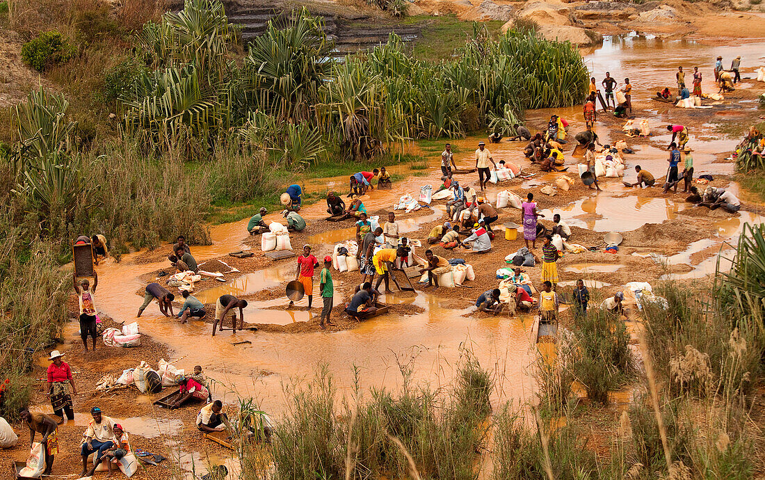 Villagers panning for diamonds, Ilakaka, Madagascar, Africa