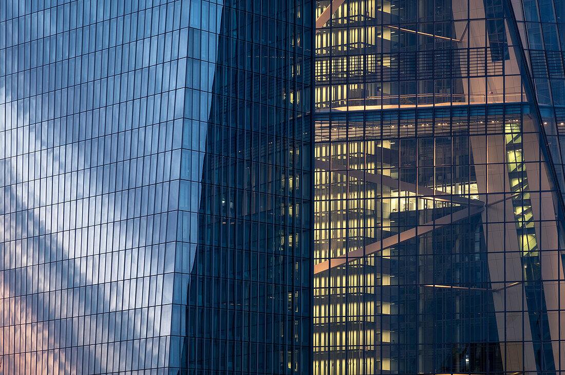 Detail des neuen Gebäudes der Europäischen Zentralbank bei Nacht, Frankfurt, Hessen, Deutschland, Europa