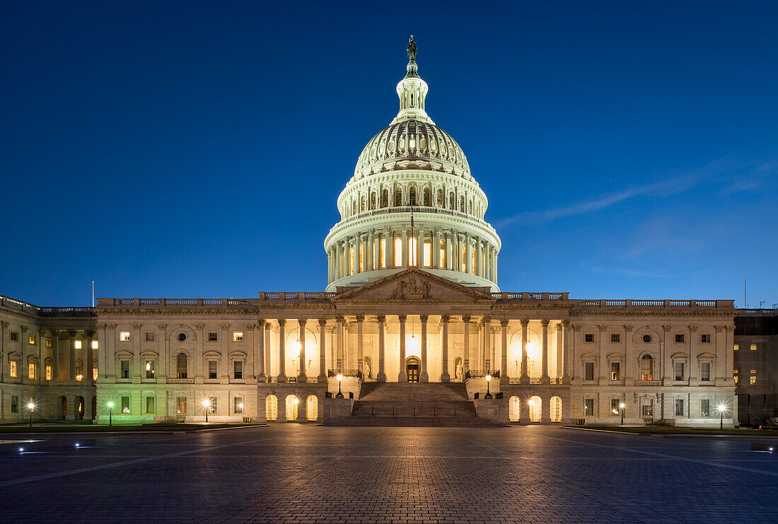 United States Capitol Building at night, Capitol Hill, Washington DC, United States of America, North America