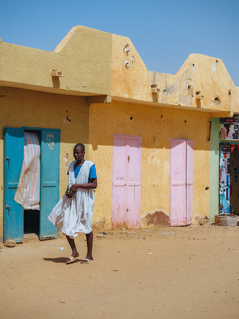 Eine der vielen Städte zwischen Nouakchott und Tidjikdja, Mauretanien, Saharawüste, Westafrika, Afrika