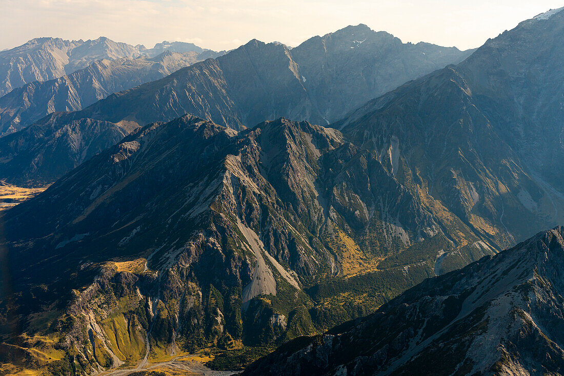 Luftaufnahme der Bergketten im Aoraki/Mount Cook National Park, UNESCO Weltkulturerbe, Südinsel, Neuseeland, Pazifik