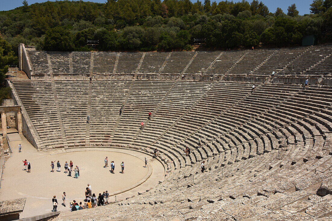 Antikes Theater von Asklepieion, in der antiken Stadt Epidaurus, UNESCO-Weltkulturerbe, Lygouno, Argolische Halbinsel, Griechenland, Europa
