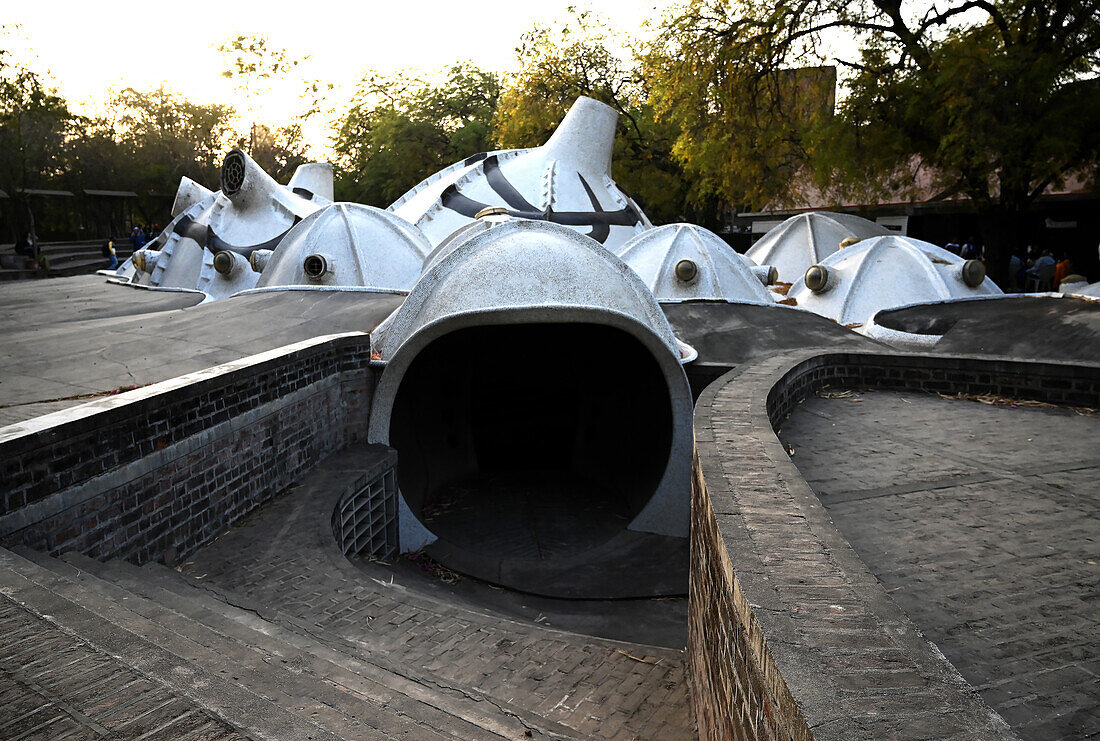 Amdavad ni Gufa, höhlenartige unterirdische Kunstgalerie, entworfen vom Architekten Balkrishna Vithaldas Doshi, Ahmedabad, Gujarat, Indien, Asien