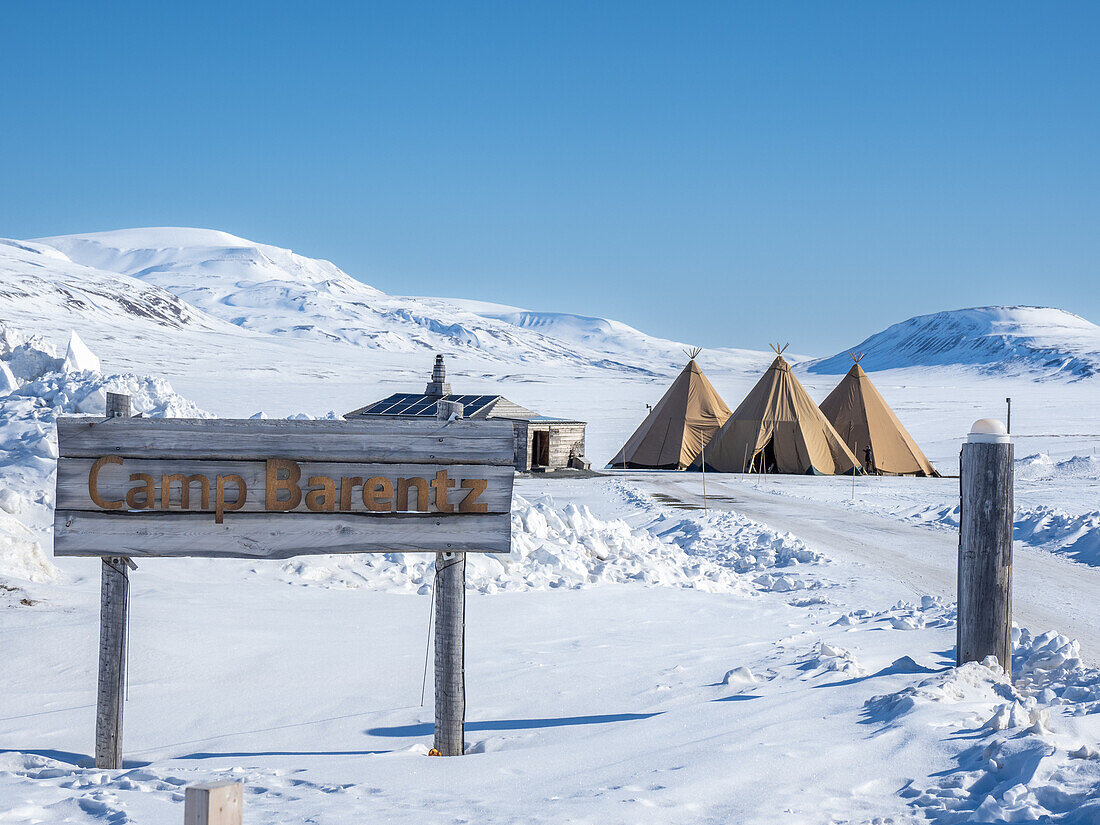 Camp Barentz, ein Hundeschlitten-Trainingsgebiet etwas außerhalb von Longyearbyen, Svalbard, Norwegen, Norwegen, Europa