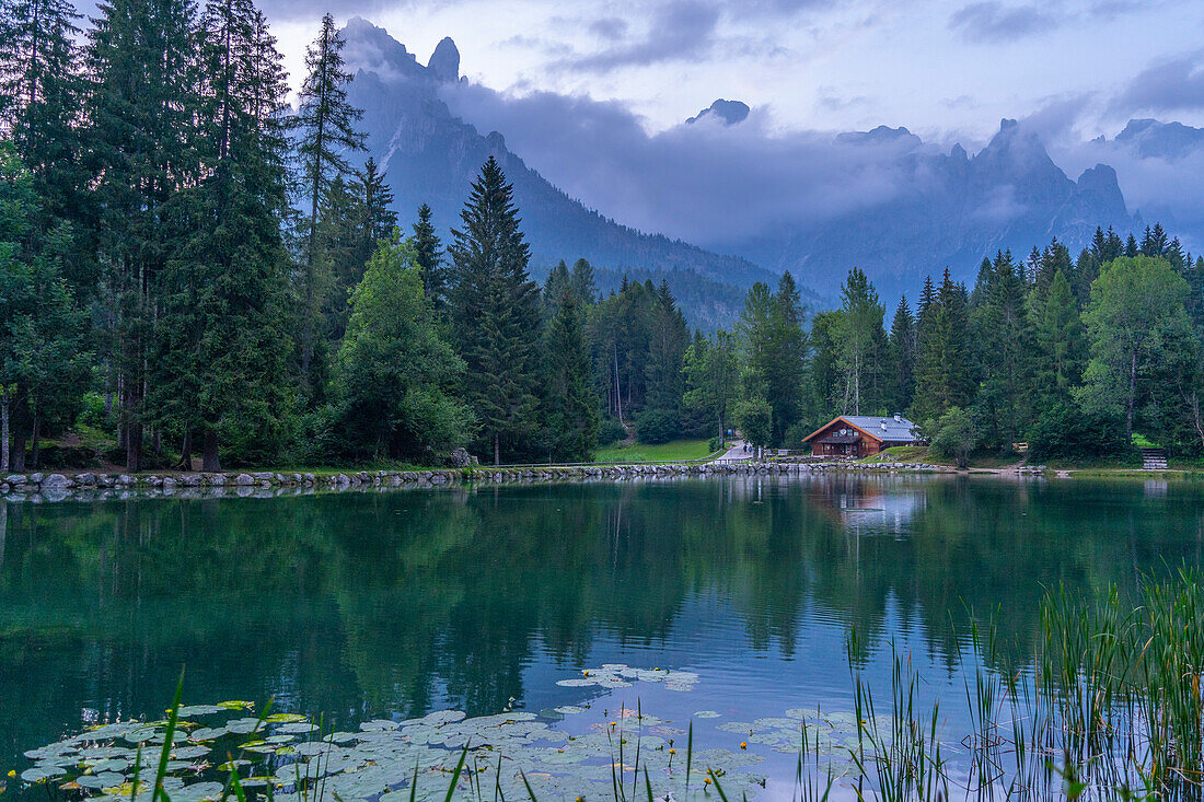 Welsperg-See bei Sonnenuntergang, Canali-Tal, Dolomiten, Trentino, Italien, Europa