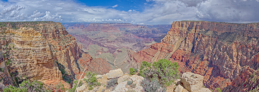 Grand Canyon viewed from a cliff overlooking Papago Creek with Papago Point on the right, Grand Canyon National Park, UNESCO World Heritage Site, Arizona, United States of America, North America