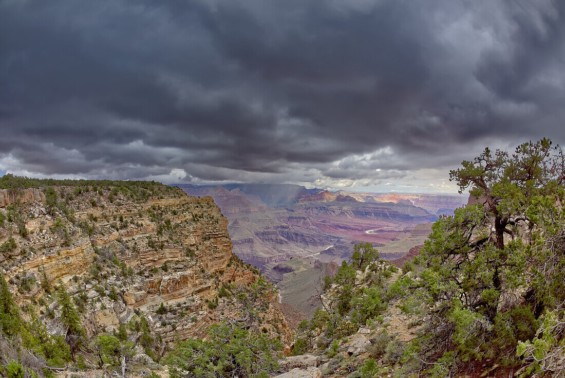 Ein Monsunsturm rollt über den Grand Canyon zwischen Zuni Point und Papago Point, Grand Canyon National Park, UNESCO-Weltnaturerbe, Arizona, Vereinigte Staaten von Amerika, Nordamerika