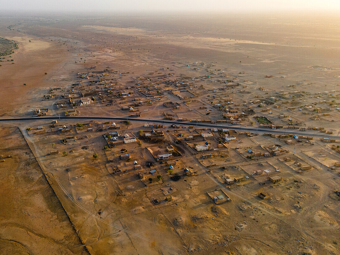 Ein Dorf bei Kamour, Mauretanien, Sahara-Wüste, Westafrika, Afrika