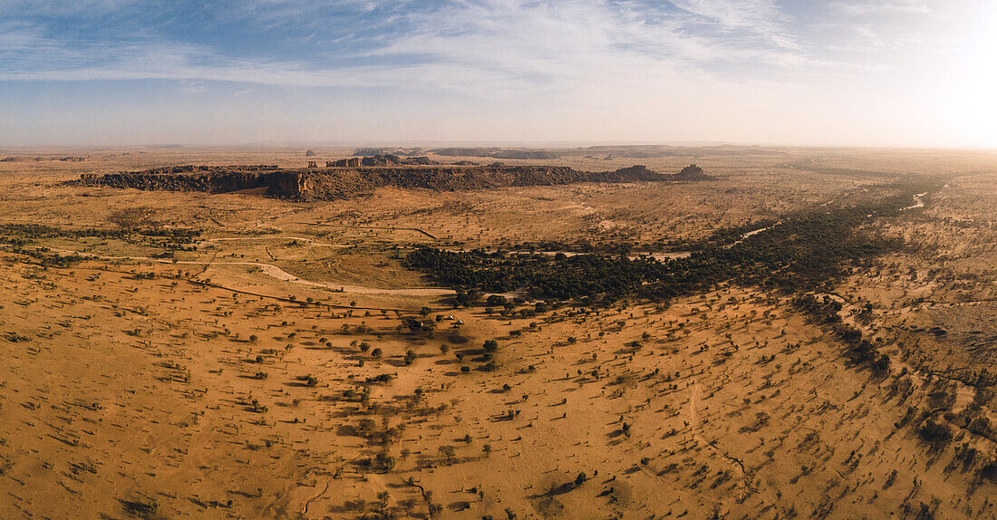 Eine Gruppe eigentümlicher Felsformationen zwischen Kiffa und Ayoun, Mauretanien, Sahara-Wüste, Westafrika, Afrika