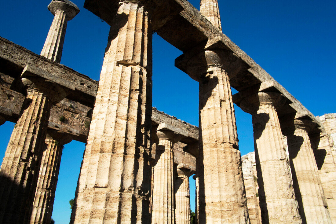 Dorische Säulen, Tempel des Poseidon, Paestum, UNESCO-Weltkulturerbe, Provinz Salerno, Kampanien, Italien, Europa