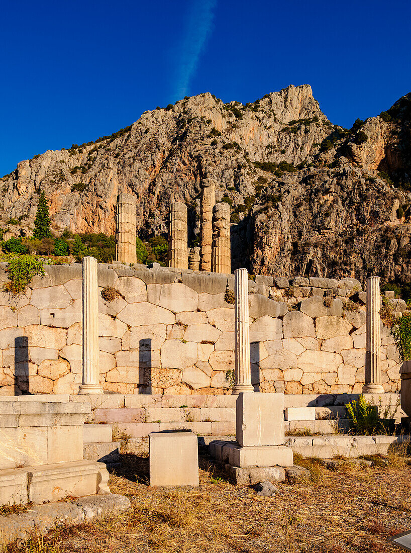 Stoa der Athener, Delphi, UNESCO-Welterbestätte, Phokis, Griechenland, Europa