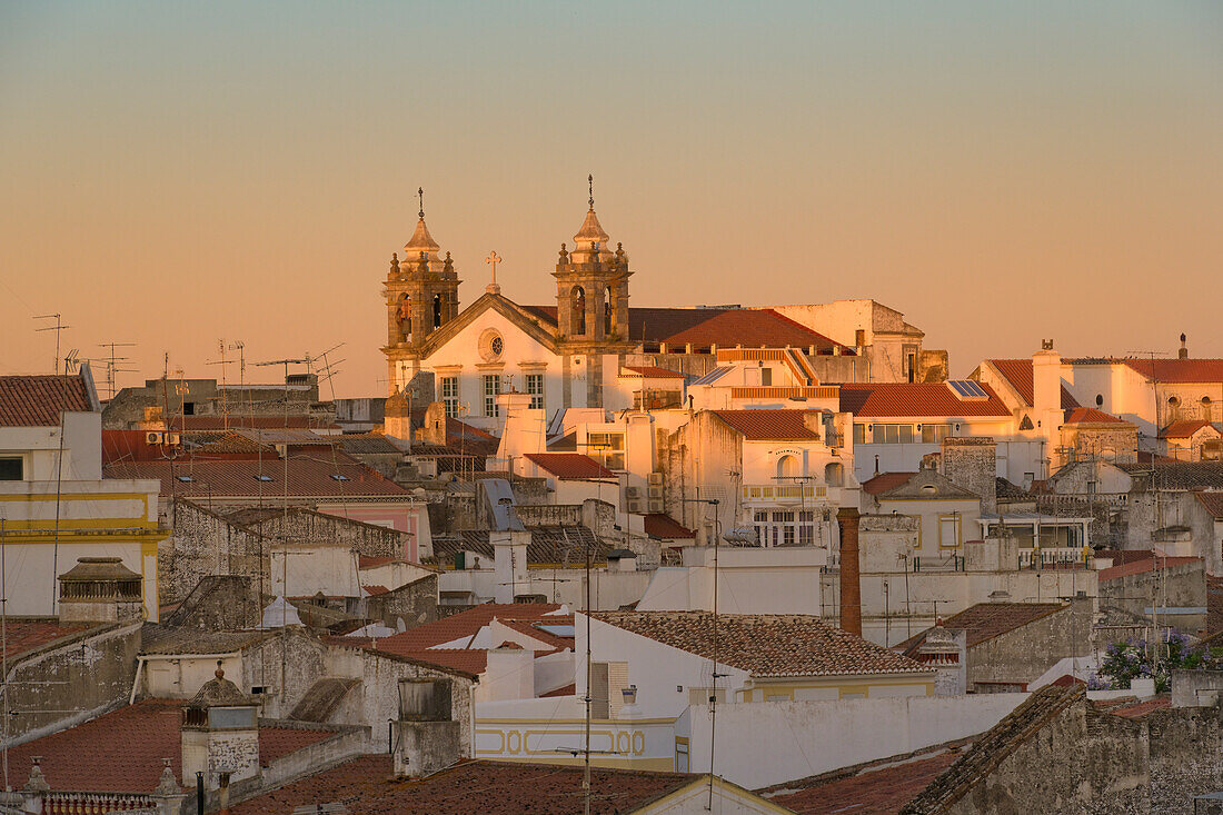 Blick bei Sonnenuntergang über die Altstadt, Elvas, Alentejo, Portugal, Europa