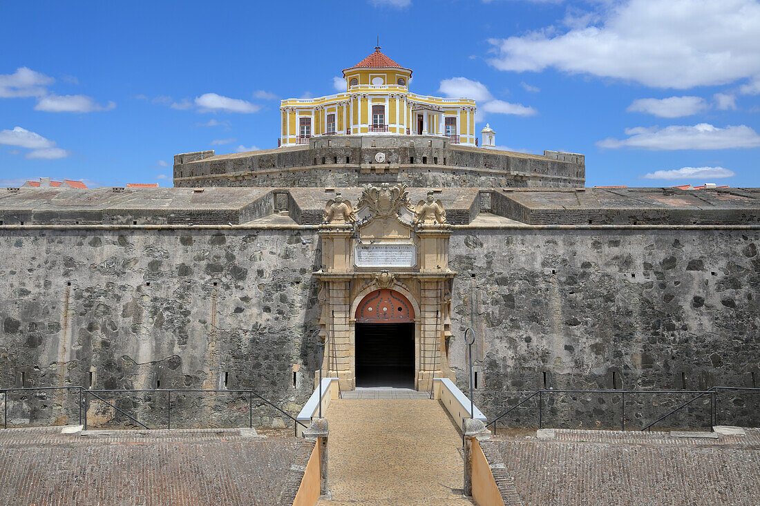 The 18th century Fort Conde de Lippe (Our Lady of Grace Fort) Gate, UNESCO World Heritage Site, Elvas, Alentejo, Portugal, Europe