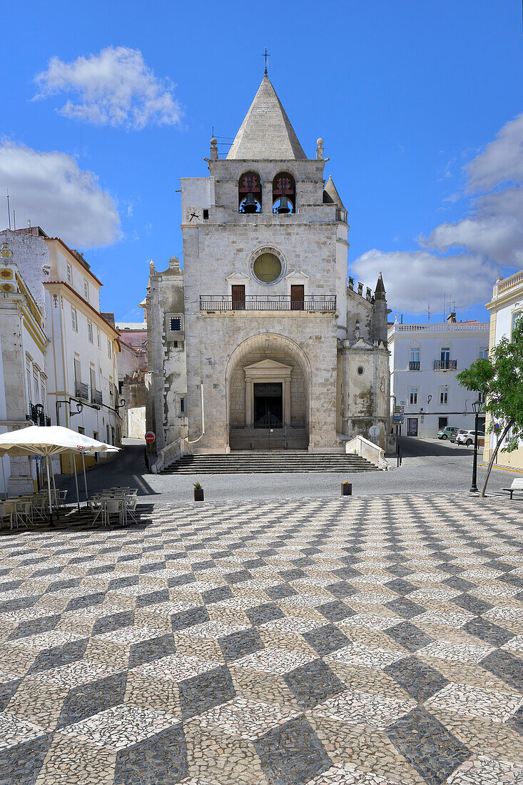 Kirche Unserer Lieben Frau von Assumption und Platz der Republik, Elvas, Alentejo, Portugal, Europa