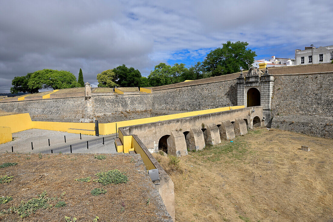 Das innere Tor von Olivenca, Elvas, UNESCO-Weltkulturerbe, Alentejo, Portugal, Europa