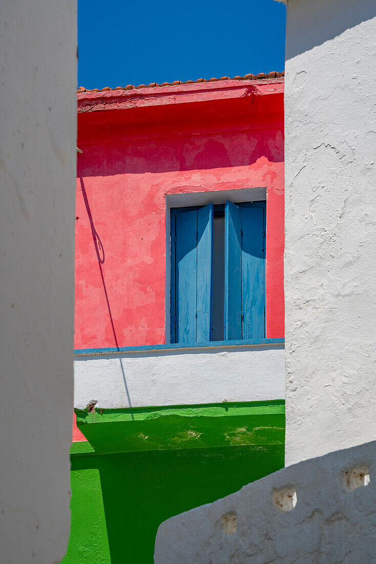Blick auf bunte Häuser, Skopelos-Stadt, Skopelos-Insel, Sporaden-Inseln, Griechische Inseln, Griechenland, Europa