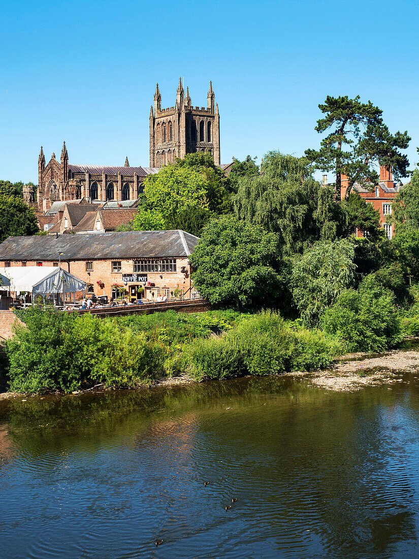 Die Kathedrale von Hereford und der Fluss Wye, Hereford, Herefordshire, England, Vereinigtes Königreich, Europa
