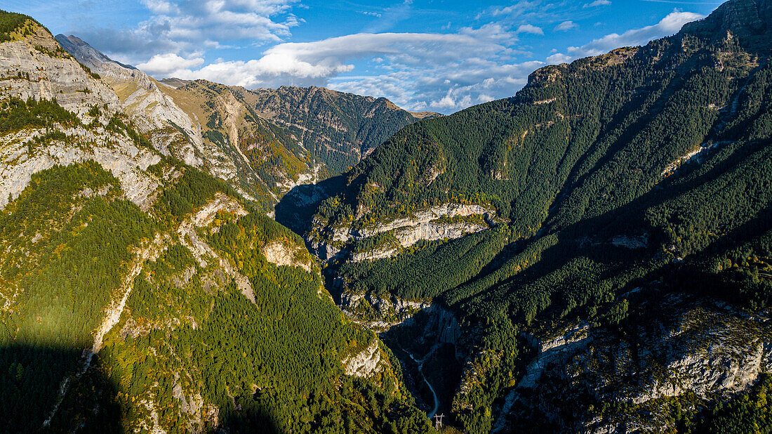 Valley leading into Monte Perdido, UNESCO World Heritage Site, Aragon, Pyrenees, Spain, Europe