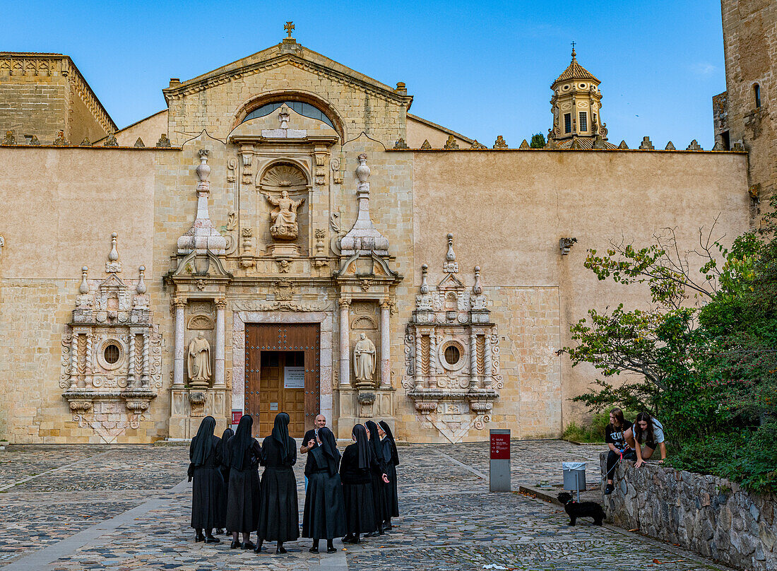 Nuns in front of the main portal of the church, Poblet Abbey, UNESCO World Heritage Site, Catalonia, Spain, Europe