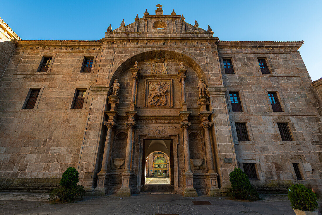 Eingangstor zum Kloster Yuso, UNESCO-Welterbe, Klöster von San Millan de la Cogolla, La Rioja, Spanien, Europa