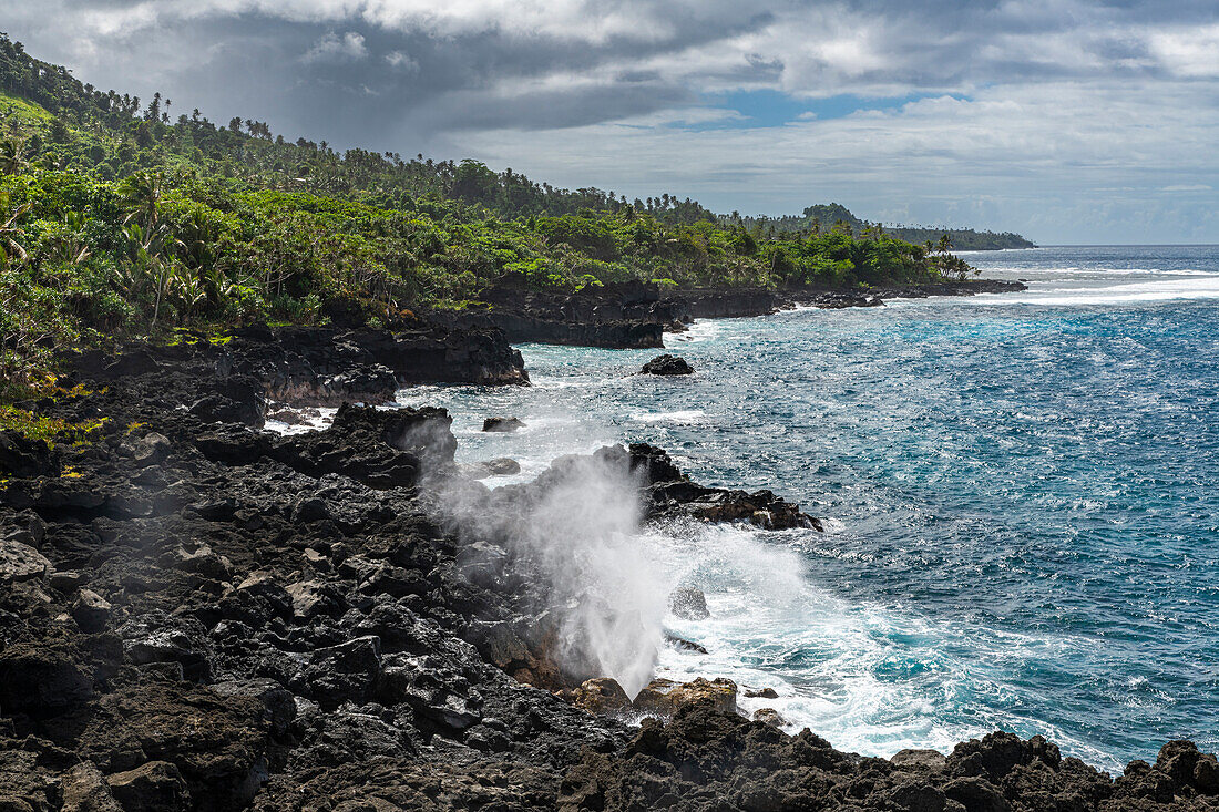 Blow hole on the volcanic south coast of Taveuni, Fiji, South Pacific, Pacific