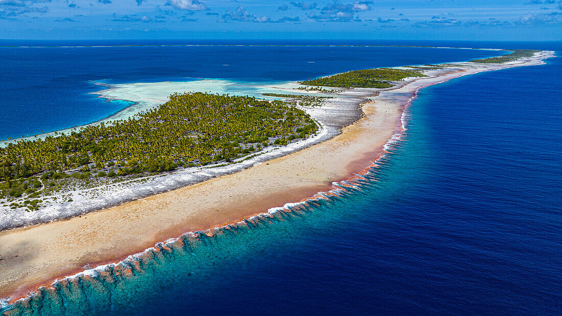 Luftaufnahme des Amaru-Atolls, Tuamotu-Inseln, Französisch-Polynesien, Südpazifik, Pazifik